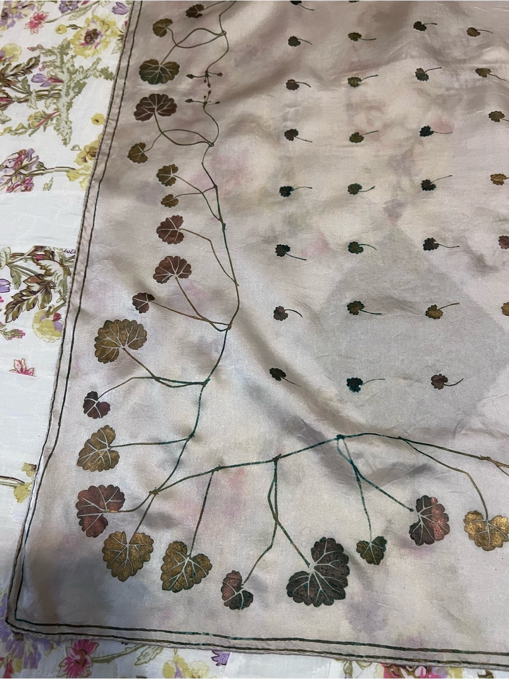 Vintage Scarves by Vera Pure Silk Scarf Ivy Leaf Border Hand Rolled ~30" Square - Picture 6 of 10